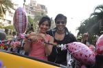 Vivek Oberoi Proposes Neha Sharma for Jayantabhai ki love story promotions in Bandra, Mumbai on 13th Feb 2013 (13).JPG